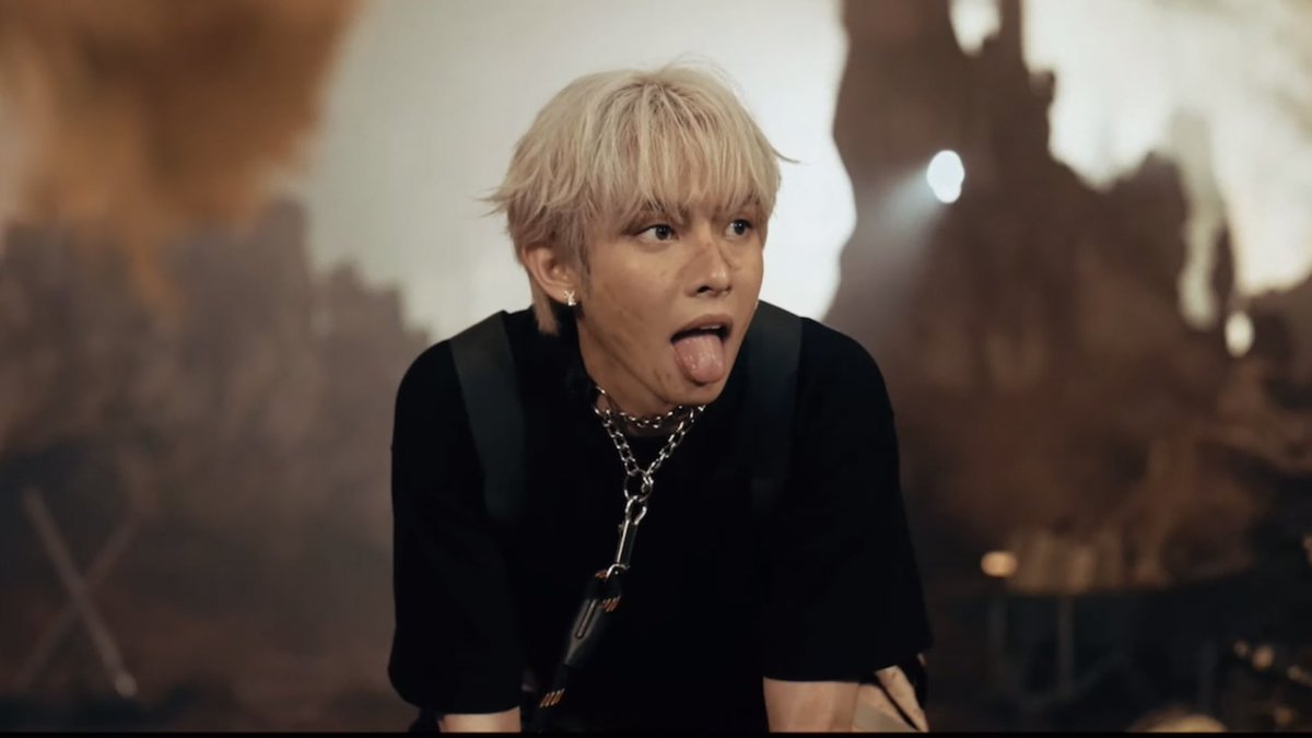 jahdiary's tweet image. what bolder, braver, and sexier? WE GOT DOGGO JUSTIN 😭 tutorial po on how to bark, @jah447798? 😭 

DI KA BASTA MAKAKAKITA NITO
@SB19Official #SB19
#SB19GENTO
#GENTO_MusicVideoOutNow