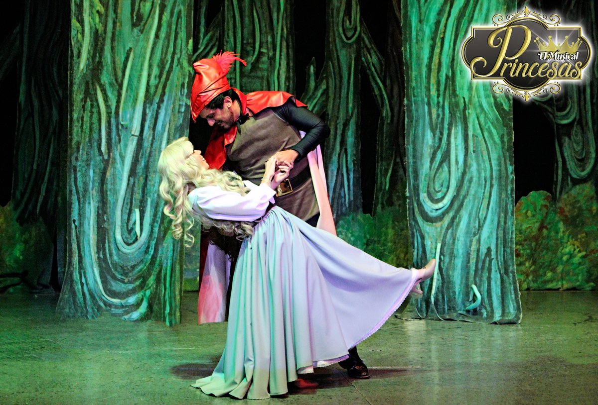 Este es un afortunado encuentro entre Aurora y su Príncipe en una disparatada historia, ¿quieres saber por qué? 🤴🏻👸🏻

¡Ven y averígualo en "Princesas, el musical"! 👑🌟
#Teatro Tepeyac 🎭
Consulta fechas y disponibilidad de boletos en alejandromedinapresenta.com. 📷📷