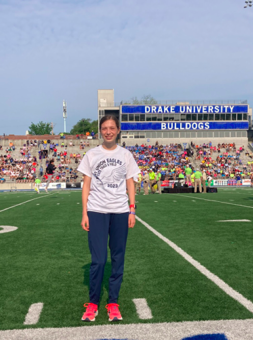 EU_CSD's tweet photo. Congratulations to Jillian Valencia for placing 17th in the 3000 M run and breaking the record of 11:55.24 with a time of 11:51.90. This breaks a record that has stood for 40 years! 🏃🏻♀️🦅💙 #blueoval #EUPride https://t.co/azfbRSN800