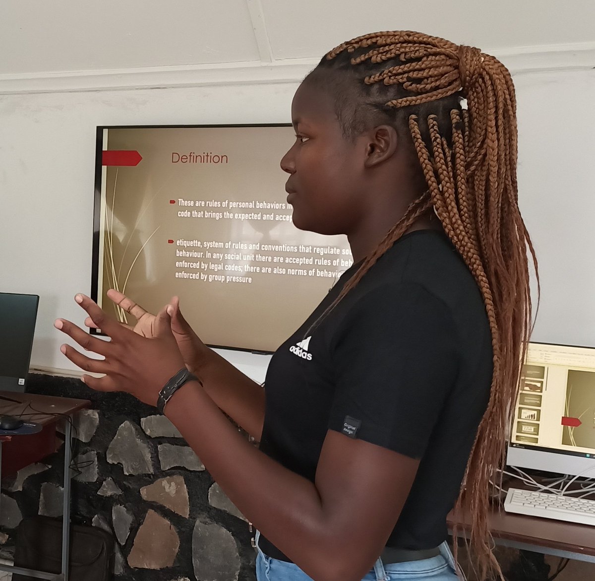 simukaupenye's tweet photo. #HappeningNow is the Prefects Education and Leadership Development training session. @simukaupenye is pleased to train prefects from Golden Heights Academy. @CanEmbZimbabwe @kumbekumbe @YetTrust
#PeLead
#PrefectsTraining
#LeadershipDevelopment https://t.co/kpBKOeB56Q