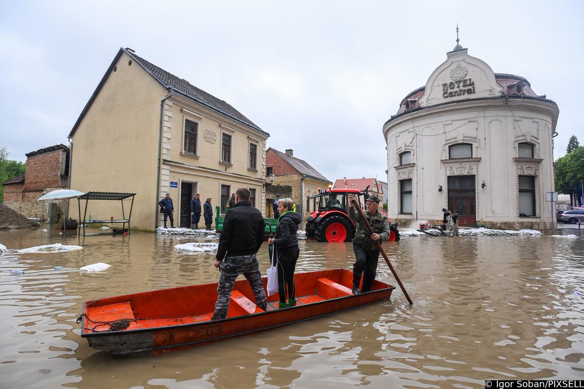 Dobro jutro / Good Morning / Guten Morgen 🥲

📸 Igor Šoban/PIXSELL
#goodmorning #morning #caosvima #jutro #dobrojutro #Travel  #PHOTOS #PhotographyIsArt #photoofthedays #croatia #poplava #floods