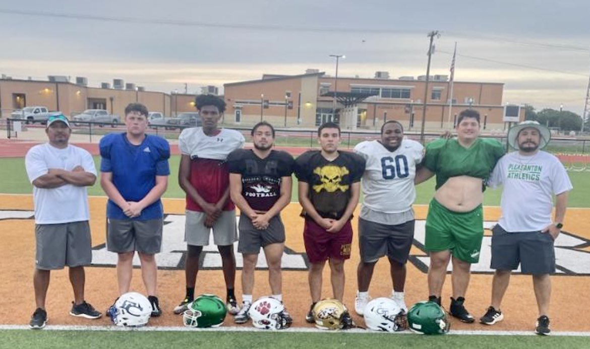 PleasantonFB's tweet photo. East Squad finished up today with Practice #3 see you guys on Saturday! DL with Coach Franco &amp; @JacobPacheco50 #TrenchWarriors https://t.co/JngoLGj3oY