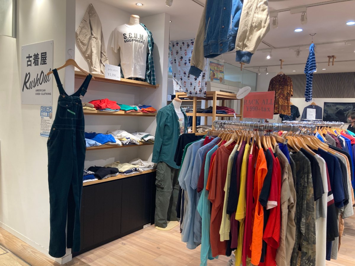 recycle_tsushin's tweet photo. #SSY、アメリカ古着屋「#RUSHOUT」関東1号店を #銀座 に出店
9店目の同店は関東初の出店となる。高級店が並ぶ銀座にあえて構え、メイン客層の10~20代と異なる新たな層の獲得を狙う。
https://t.co/hXJFAfAxWy https://t.co/XrifbRmQVr