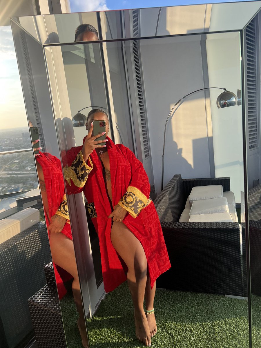 chaymeans's tweet photo. Y’all be outside tryna prove motion I be outside cause I AM THE MOTION… Don’t let it go over ya  head 🥱 https://t.co/teEETAXDMa