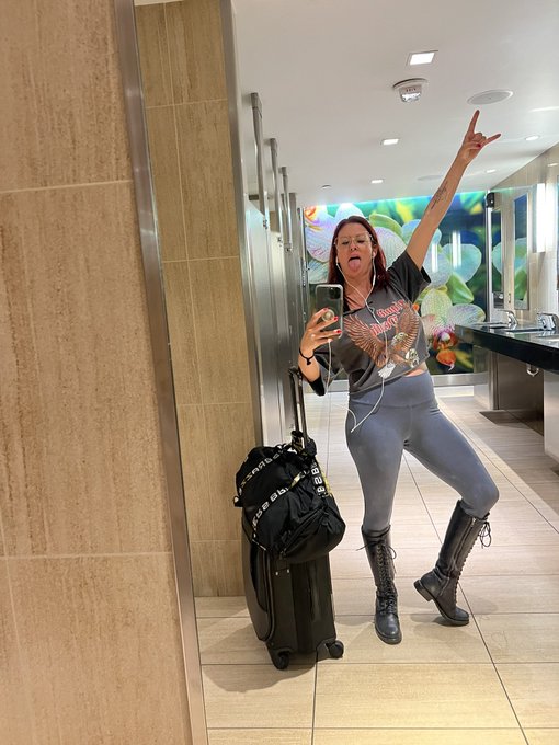 Travel Content Travel Content 
… Alexa please play On the Road Again! https://t.co/yDJoNgMncG