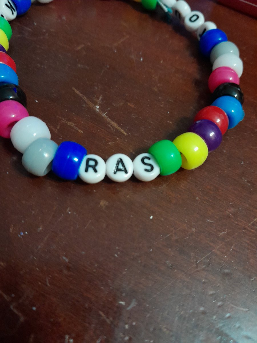 I missed putting the 'e' in eras on the braclet and didnt realize till after I tied it! Oh noooo 😭😭