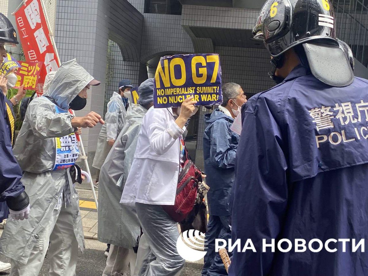SprinterPress's tweet photo. In Hiroshima, a demonstration was held against the holding of the G7 summit.

The protesters urged not to use the tragedy of the city, which was subjected to an American atomic bombing at the end of World War II, for political purposes.

The demonstrators also protested against bringing the American "nuclear suitcase" that always accompanies the US president to Hiroshima.

The protesters chanted slogans: "Against the Hiroshima Summit!", "No to the G7 imperialist summit!", "No to nuclear war!", "No war and invasion of China!", "We will not allow an aggressive war with China!".