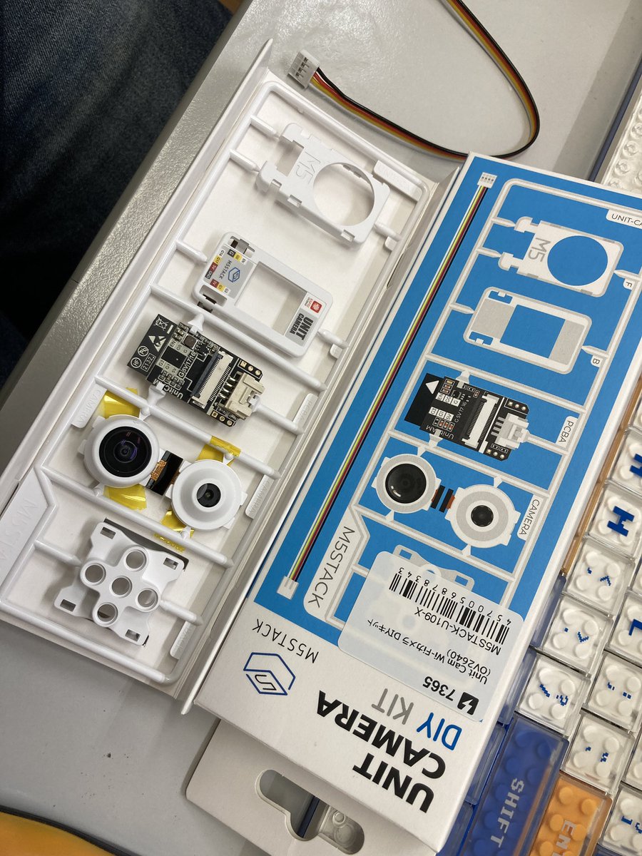 lplace_jp's tweet photo. M5StackカメラDIYKIT
設計図入ったなかったが、まあカメラ扱うぐらいならなくても組み立てられるよねという感じなのかな。
#M5Stack #スイッチサイエンス #wifiカメラ #エルプレイス #戸田公園 https://t.co/uJPR5yUvqu