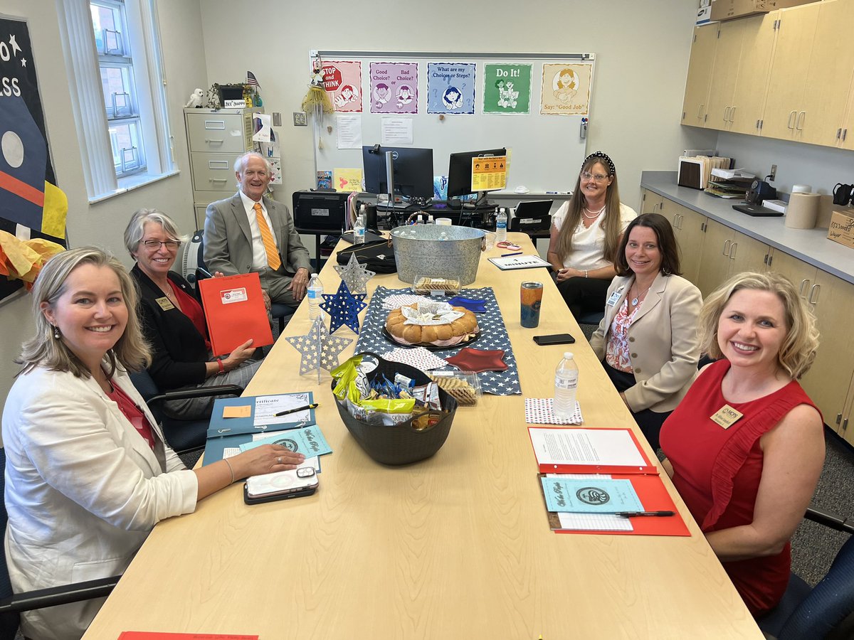 SOEbuzz's tweet image. We had a great congressional hearing at South Ocala with College Park Elem. The students performed a wonderful job! Thank you to our district leaders for your support with judging! @anniehembrook @KinardsConnect1 @nancythrower @CampbellStars @collegeparkelem