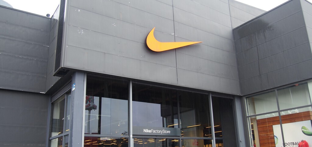 VitonicaMex's tweet photo. Nike rebaja las zapatillas que puedes usar para practicar cualquier deporte a precios que hacen temblar a Decathlon   https://t.co/xH9p0AMkWn https://t.co/NGwzN0CWZV
