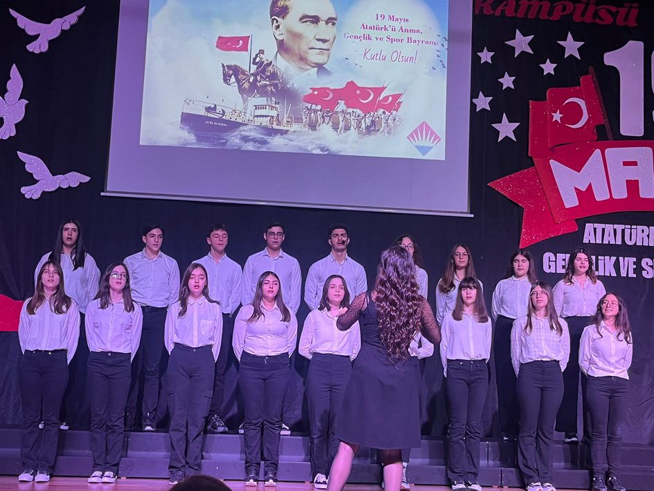 bk_atakenttema's tweet photo. Bugün, ulu Önder Gazi Mustafa Kemal Atatürk’ün Samsun’da tutuşturduğu kurtuluş meşalesinin Anadolu’da elden ele, gönülden gönüle dolaşmasının 104. Yıldönümü. O gün, Samsun’un vatanperver insanlarını selamlayan Atatürk’ün taşıdığı duygularla bayramımızı coşkuyla kutladık.  🇹🇷 https://t.co/CgdCGgc9Al