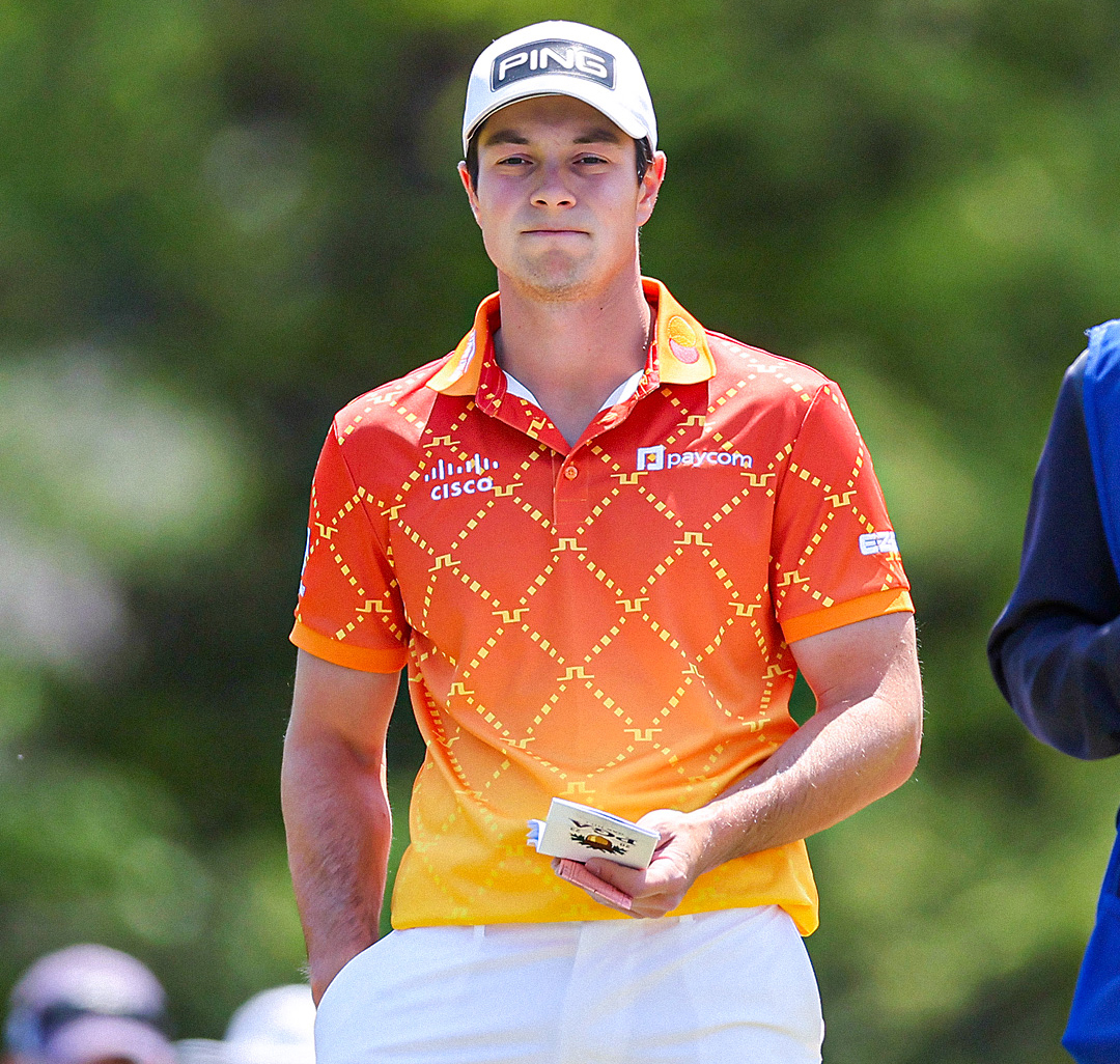 Golfposer's tweet photo. Fill in the blank...

Viktor Hovland's shirt was ________ yesterday

Buy it here ⬇️🤩

https://t.co/PwDf67ohNu

#viktorhovland #pgachampionship #jlindeberg https://t.co/SNeQHNLdcZ