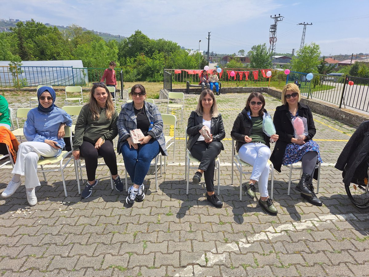 sinopzeleitimo1's tweet photo. #19MAYIS bizler de çocuklar gibi şendik. @YLDZercan1957 @sinopilmem https://t.co/Ibj2u6YqTM