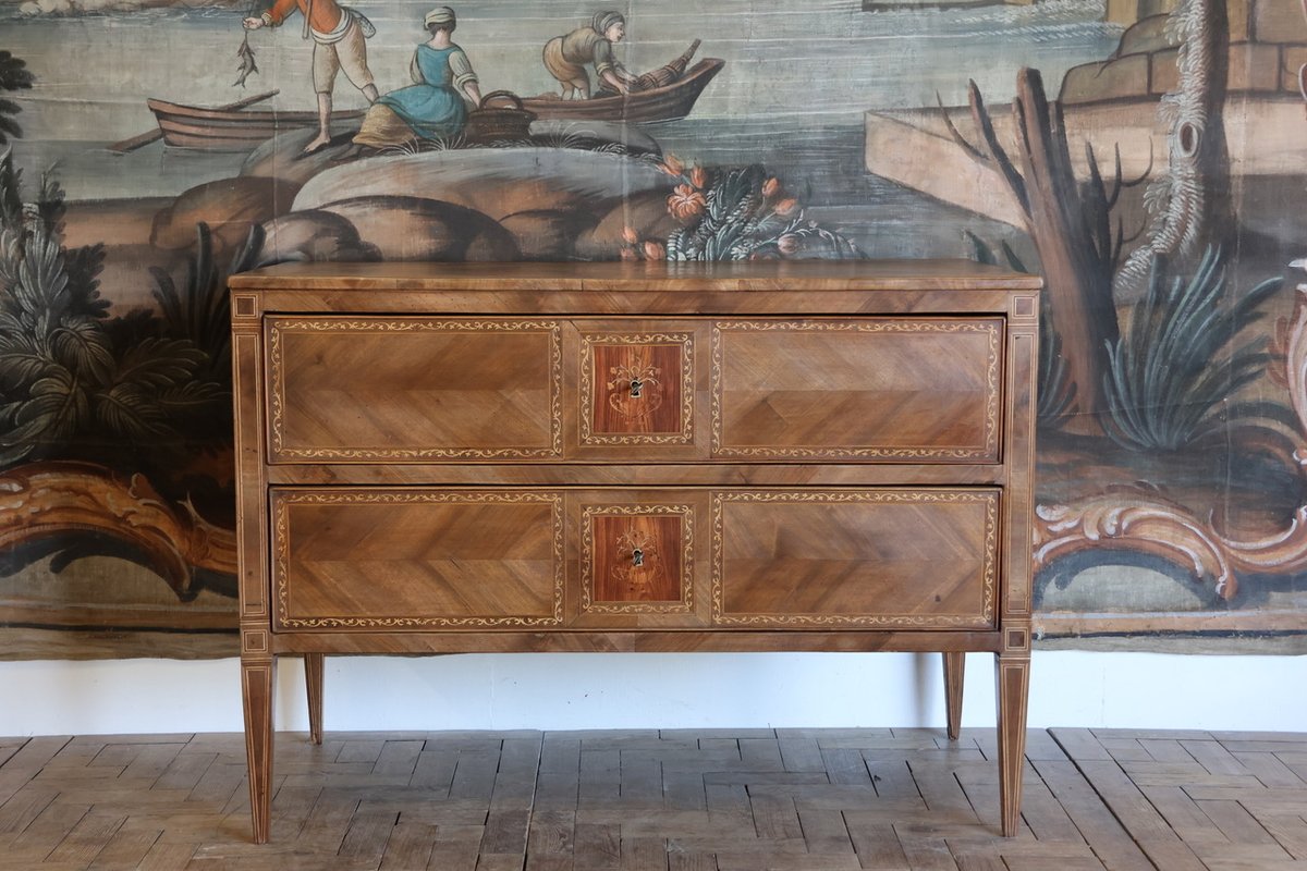 BrownriggUK's tweet photo. Early 19th Century Italian Walnut Commode
https://t.co/93DY4X7hhH
#walnutcommode #antiquecommode #antique #furniture #interiordesign #decor https://t.co/OLczITSaCt