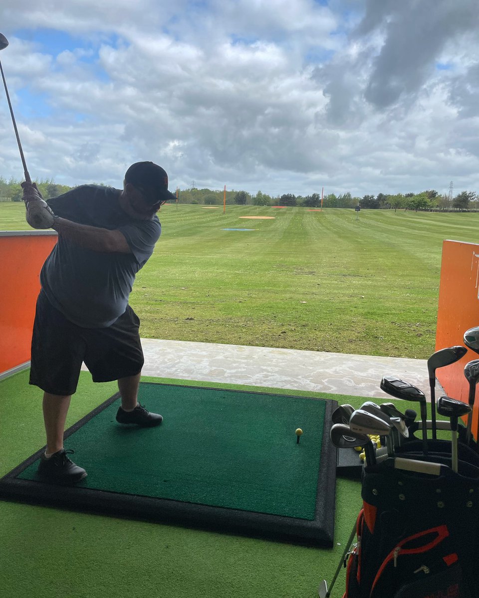 While I’m in a meeting, my chauffeur had a meeting with a bucket of balls 😉

A great way to start the day at <a href="/ClunyGolf/">Trackman Range at Cluny Activities</a>   Thanks to Callum for meeting with me this morning - I look forward to working with you on a solid partnership with the <a href="/FifeFlyers/">Fife Flyers 🏒🏴󠁧󠁢󠁳󠁣󠁴󠁿</a>!