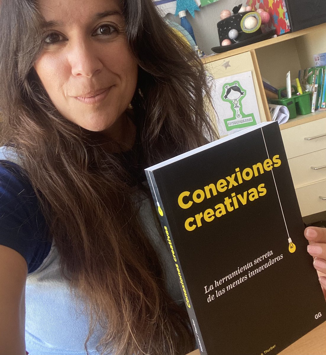 azaruski's tweet photo. @yoramonbarrera tiene la culpa de que quiera seguir aprendiendo. “Conexiones creativas” de dos autoras muy creativas y generosas de compartir: Dorte Nielsen y Sarah Thurber. Y este libro llega a mi gracias a las llaves del éxito de la #ExpoInnova del @CEPdeCadiz 😍❤️😎🤩 https://t.co/WZeDJGhsBL