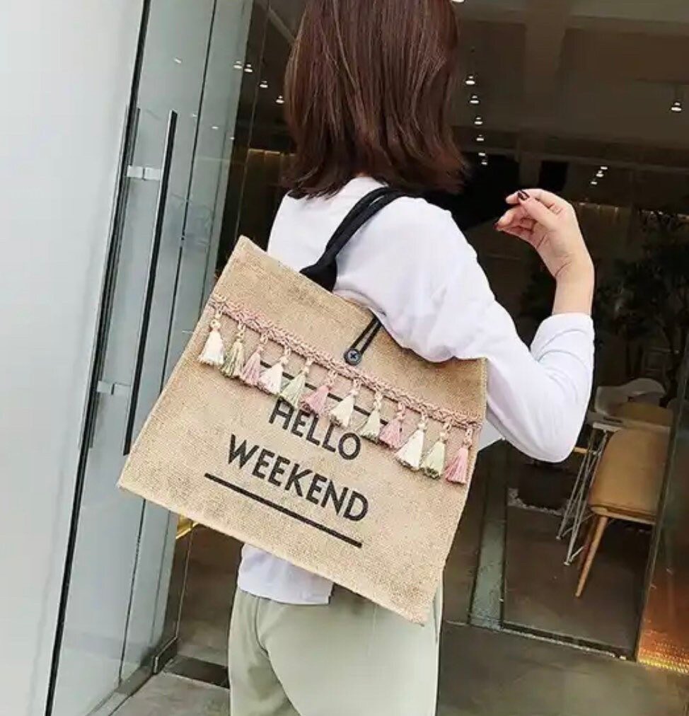 Hello Weekend

This gorgeous, natural jute and linen tote bag is a perfect item to start your weekend or holiday with.

etsy.com/listing/145762…

#totebag #etsyshop #smallbusiness #passionbusiness