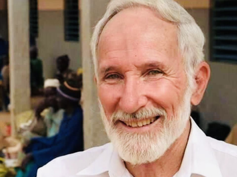 radiosomega's tweet photo. 🔴 URGENT - Le médecin australien Kenneth Elliott, enlevé à Djibo en janvier 2016, a été libéré, après 7 ans de captivité. « Le Dr Elliott est sain et sauf et a retrouvé sa femme Jocelyn et leurs enfants », a informé la ministre australienne des Affaires étrangères, Penny Wong. https://t.co/u2FYrBqJL7