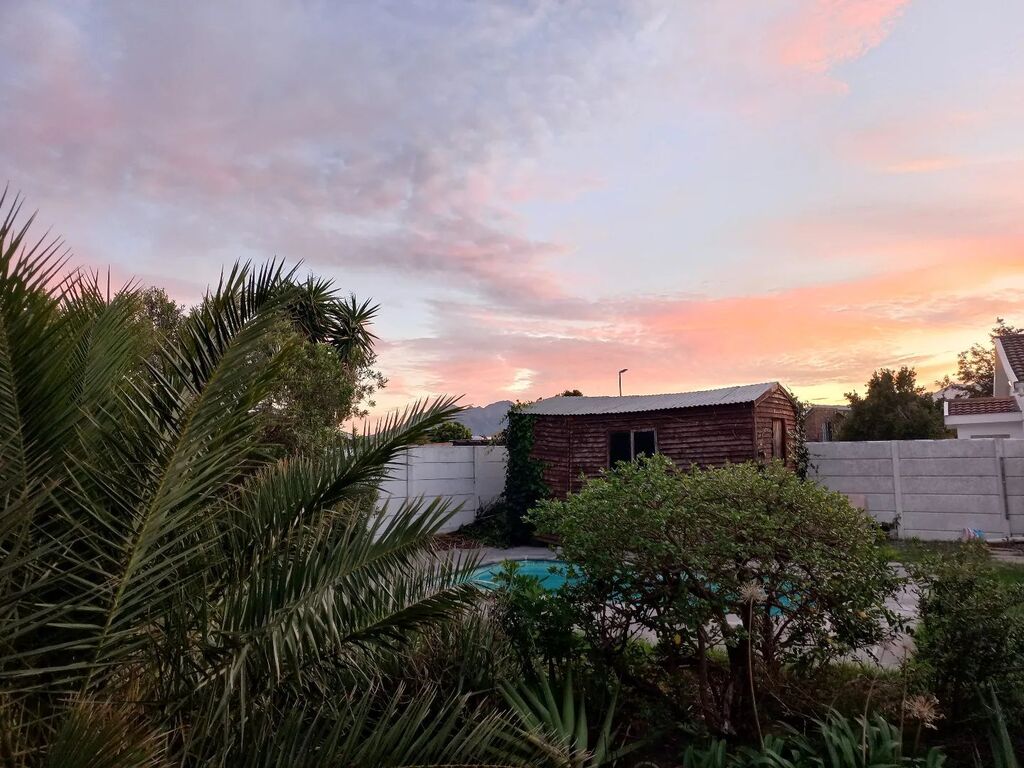 School run sky this morning. #sunrise #bickleyhouse #gordonsbay #helderberg #southafrica #anexploringsouthafrican instagr.am/p/Csa1LUkLuQV/