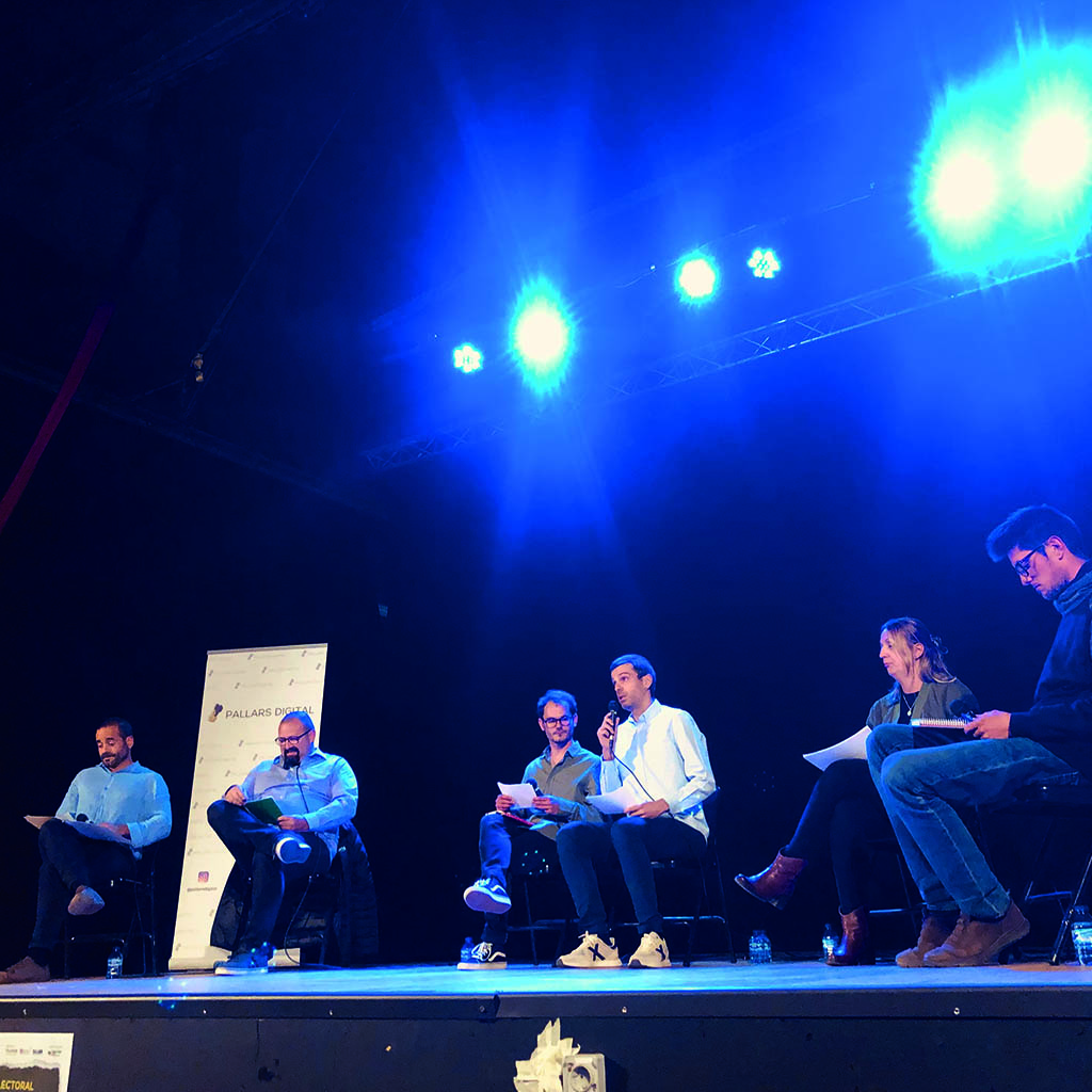 Sumem_Sort's tweet photo. El debat polític entre els candidats a l'alcaldia de Sort ahir dijous 18 de maig. Volem felicitar a totes les forces polítiques per la seva participació i també a Pallars Digital per l'organització. Una oportunitat d'exposar idees, programes i propostes des del debat.
#sumem_sort https://t.co/uEKM9BLe7l