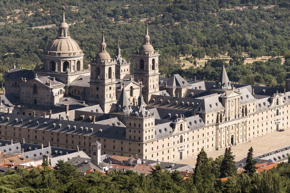 IsidroTenorio's tweet photo. #RecomendaciónViajera "San Lorenzo de El Escorial, Madrid, España" es, sin duda, un destino muy recomendable tanto cultural como ecológico o gastronómico :) ¡Y si te gusta este palacio, sin salir de Madrid tenemos más! https://t.co/TWtL5U0Lfw vía @turismomadrid https://t.co/u6SsFijVrQ