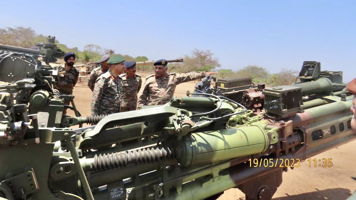 IaSouthern's tweet image. Lt Gen AK Singh, GOC-in-C, #SouthernCommand visited #SchoolOfArtillery, #Devlali to preside over the Graduation ceremony of Long Gunnery Staff Course. He felicitated the outstanding achievers &amp;amp; also witnessed live Gun firing &amp;amp; various training initiatives of the Institute