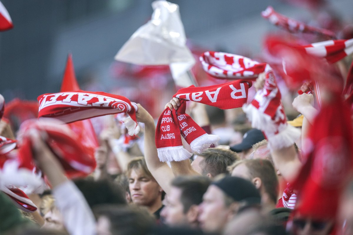 aabsportdk's tweet image. Utrolig flot fremmøde og opbakning i Parken i går 🙌
Vi ses igen på Aalborg Portland Park allerede på søndag kl. 14.00 🔴⚪️🔴
Gør som flere end 10.000 andre AaB-fans og køb billetter på billet.aabsport.dk 🎟️
#AaB #SuperAaB #HeleNordjyllandsHold #sldk #Pokalen