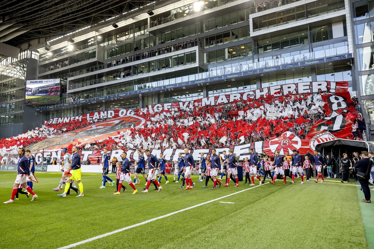 aabsportdk's tweet image. Utrolig flot fremmøde og opbakning i Parken i går 🙌
Vi ses igen på Aalborg Portland Park allerede på søndag kl. 14.00 🔴⚪️🔴
Gør som flere end 10.000 andre AaB-fans og køb billetter på billet.aabsport.dk 🎟️
#AaB #SuperAaB #HeleNordjyllandsHold #sldk #Pokalen
