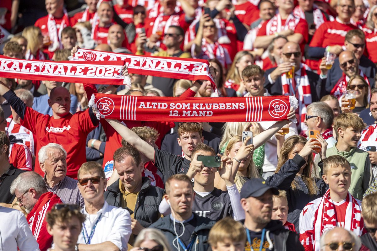 aabsportdk's tweet image. Utrolig flot fremmøde og opbakning i Parken i går 🙌
Vi ses igen på Aalborg Portland Park allerede på søndag kl. 14.00 🔴⚪️🔴
Gør som flere end 10.000 andre AaB-fans og køb billetter på billet.aabsport.dk 🎟️
#AaB #SuperAaB #HeleNordjyllandsHold #sldk #Pokalen