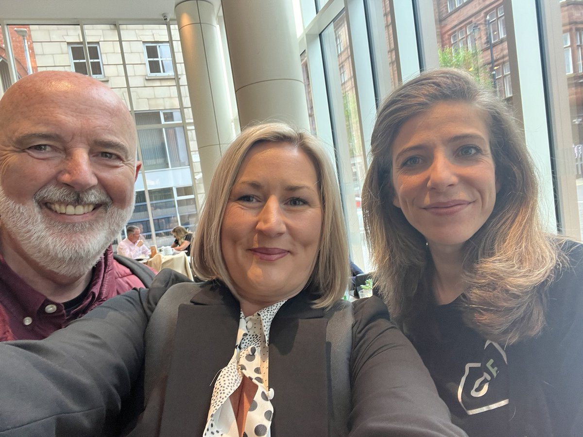 ClareMcGee80's tweet photo. Just off the train in Belfast & first person we we bump into is #awakenhubber Emma @GenysysEngine in @grandcentralbel @AwakenHub @BarneyToal @InnovatorNI https://t.co/zup99yoe8W