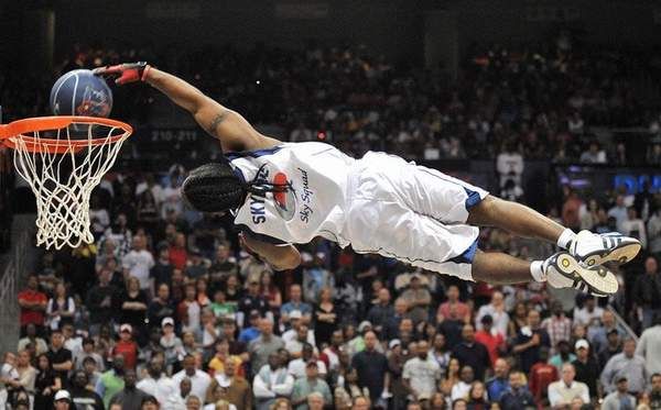 LaRessecreto's tweet image. -O nosotros o la ETA.

*yo introduciendo la papeleta de la ETA en la urna electoral*