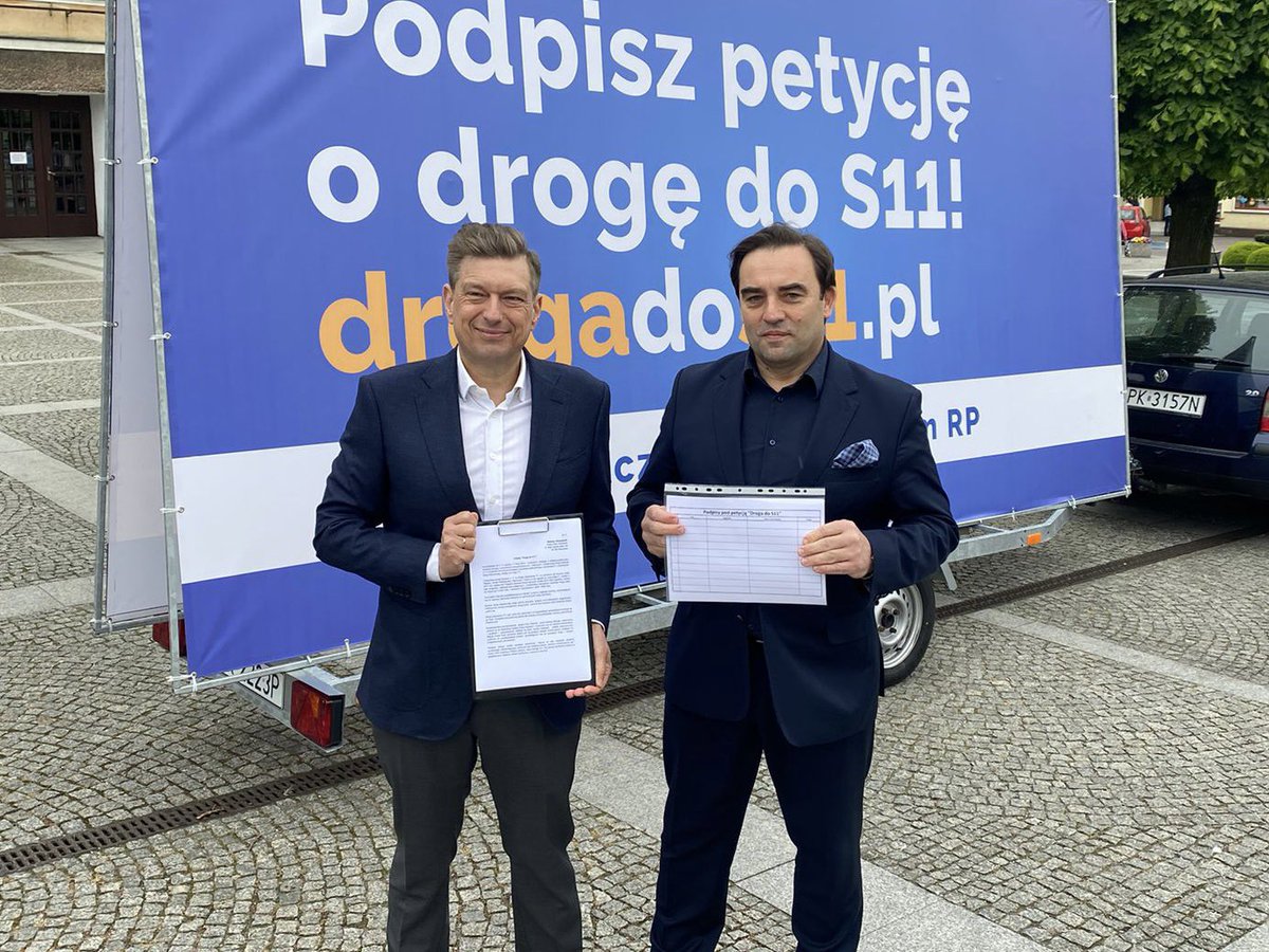 mswitczak's tweet photo. https://t.co/WWMEHKIHRV
Rząd PiS się zobowiązał, ale przez 8 lat nie kiwnął palcem. W Pleszewie rozpoczynamy więc akcję zbierania podpisów pod petycją ws. budowy trasy #S11 od #Jarocin, #Pleszew, #OstrówWielkopolski, #Ostrzeszów i #Kępno aż do wjazdu na autostradę A1. #drogadoS11 https://t.co/KguAKRtFdy