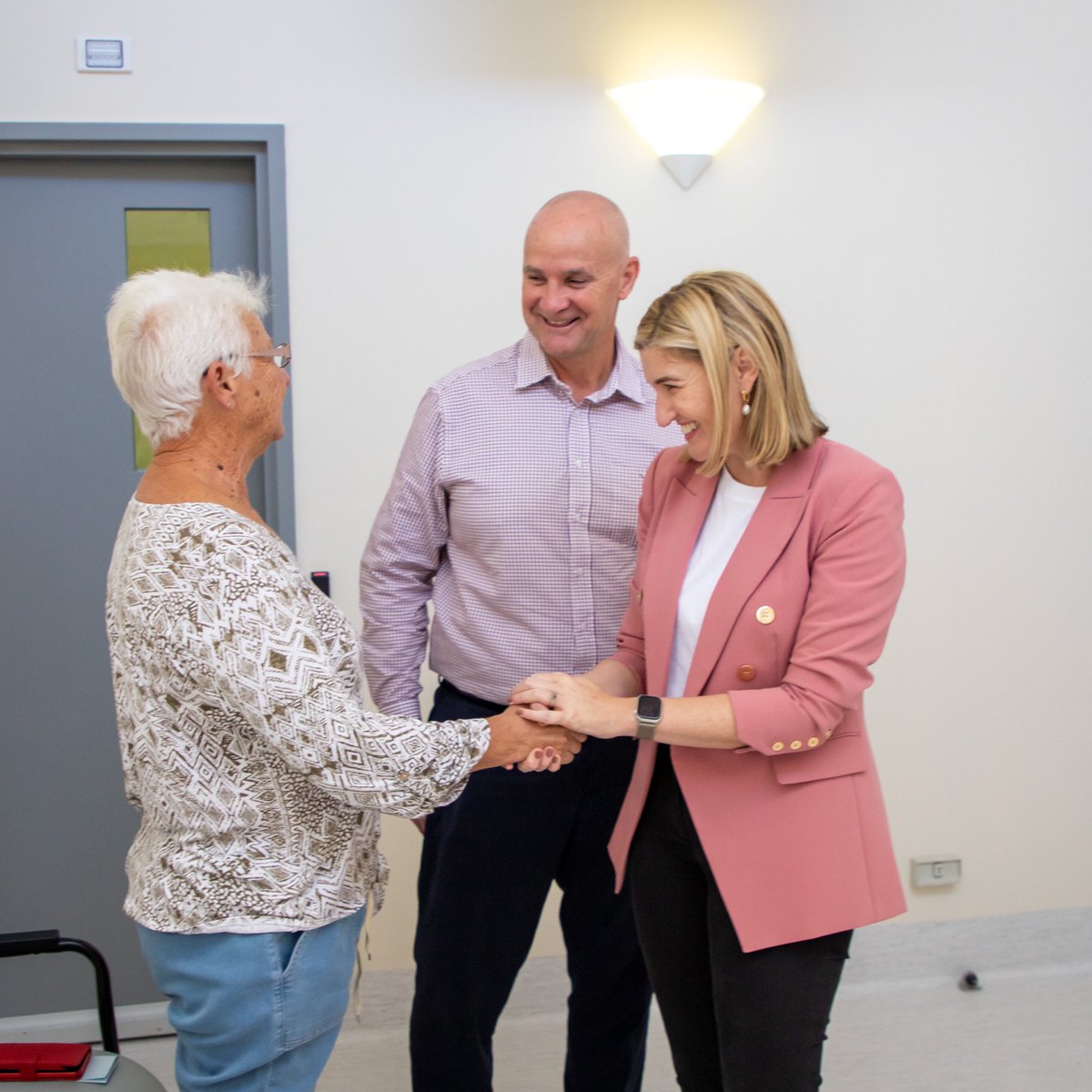 a_palaszczuk's tweet image. On her first full day as Health Minister, @ShannonFentiman visited Gladstone and Mackay to speak to patients and frontline health workers.

We’re working hard to deliver world-class healthcare for every Queenslander, no matter where they live.