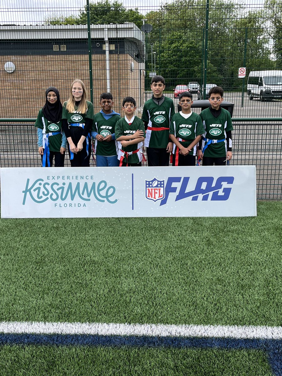 ColeridgeSchool's tweet photo. Our Y5/6 pupils ready for action at SGP Thorncliffe for the @NFLUK flag football competition! #NFLflag #flaguk @nyjets https://t.co/9MduJdxFRe