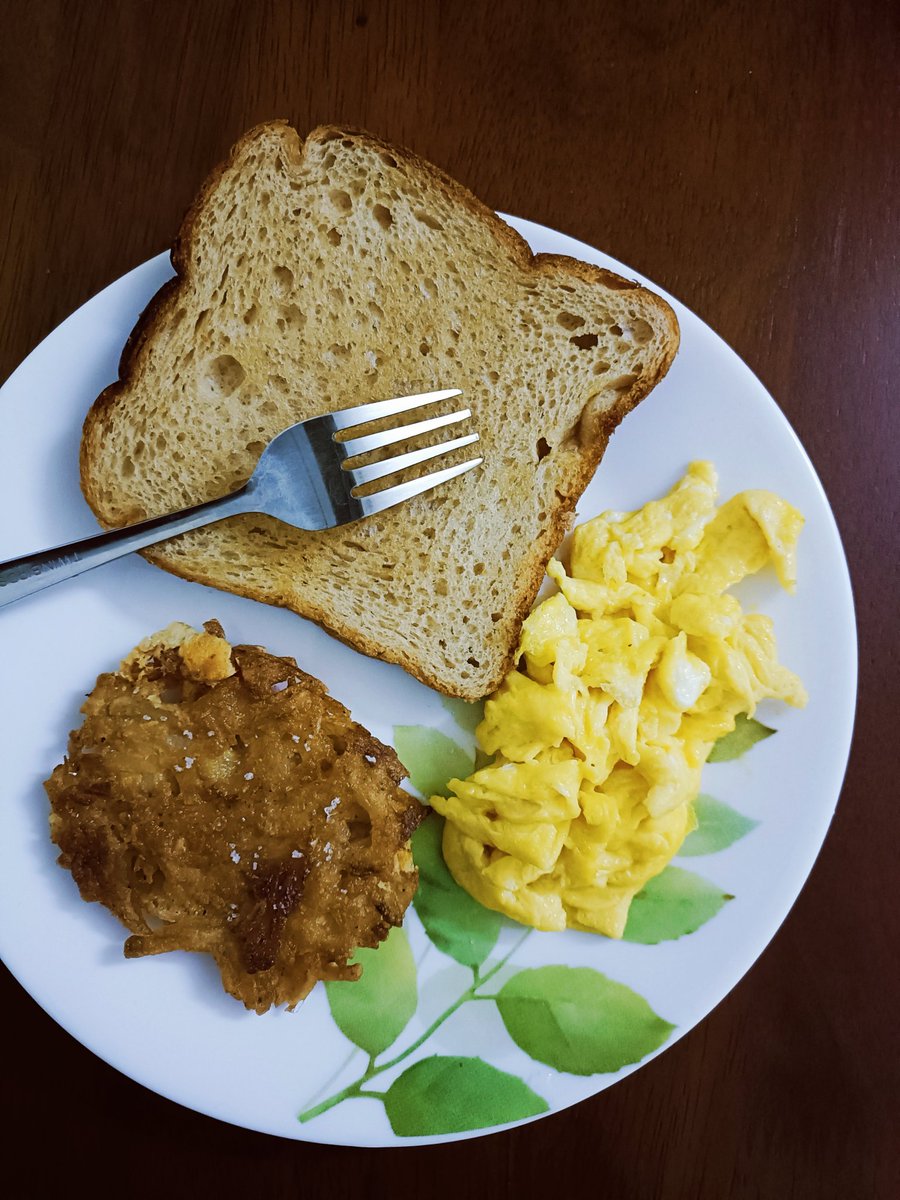 Nila_Dr's tweet photo. Does anyone else crave for such fancy plates, or is it just me?! 😅
#toastedbread #scrambledeggs &amp; #hashbrowns https://t.co/1myrUVZrCb