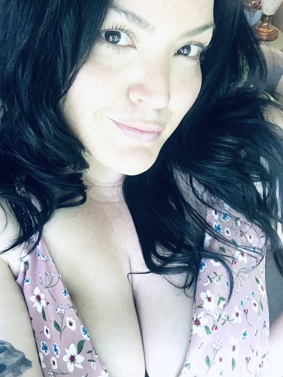 purpleviolets27's tweet photo. Wanna see more? Watch me play 🥵 check out my onlyfans 😘 https://t.co/vZrh8KJGIs