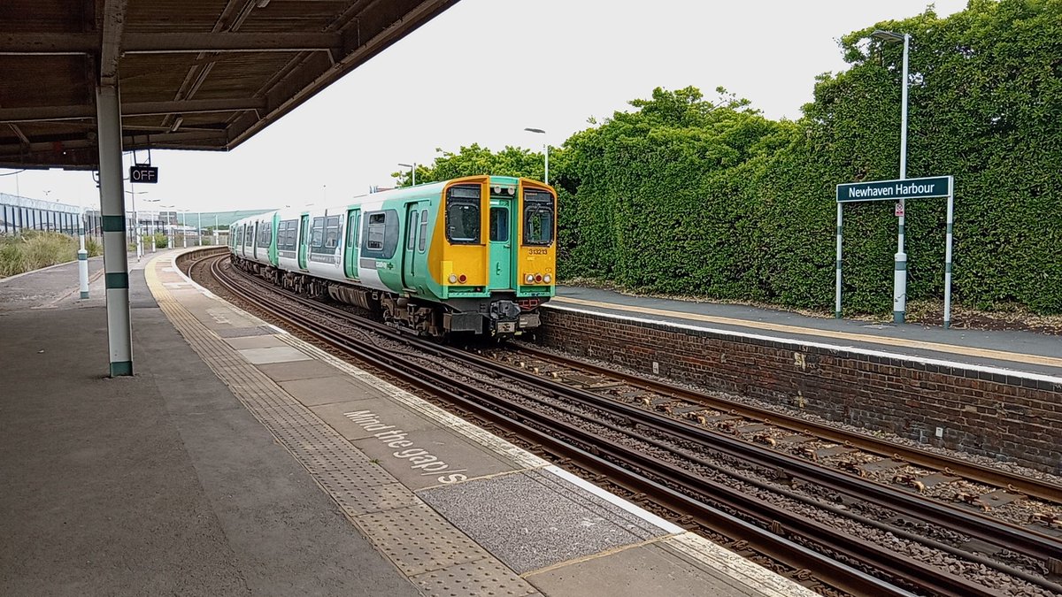 harbourterrier's tweet image. 313213 is seen passing through on the trip to Seaford #class313
