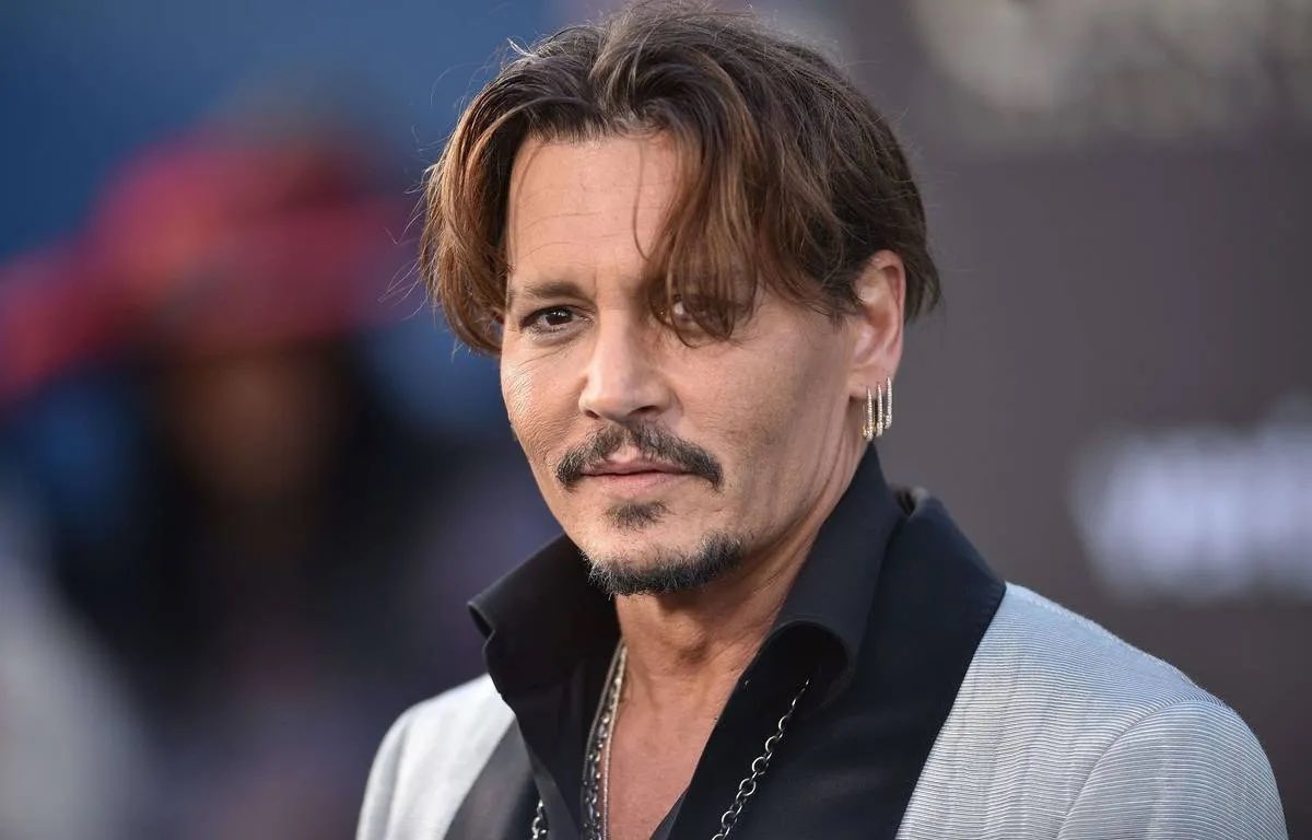 LuizMouloud's tweet photo. Après Louis XV, Johnny Depp incarnera Pascal Praud dans le prochain biopic consacré à l’animateur de Cnews réalisé par Roman Polanski https://t.co/v9a0E36AZr
