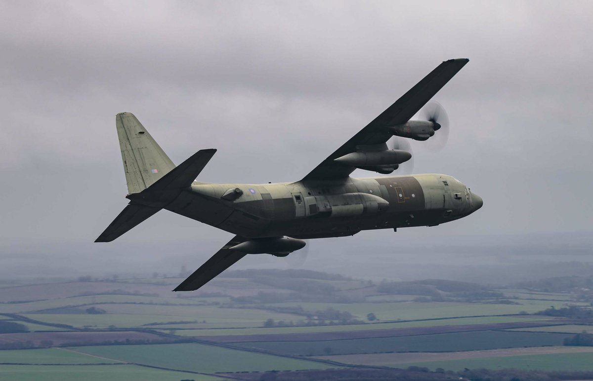 Today one of our C-130J Hercules is departing @RAFBrizeNorton to take part in @AbingdonFayre If you’re at the Air Show this weekend make sure to send us and tag us in your photos of the Herc ✈️ 😍 #C130 #AirShow #Abingdon #Hercules #RAFAirMobility #RAF