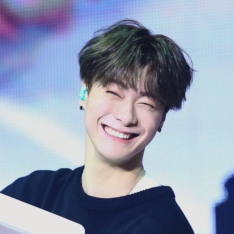 exo_jhycrenmin's tweet photo. Today marks 1 month since we lost you and your wonderful smile, Binnie 💔💔 things haven't got any easier for us. It still hurts every day knowing that you aren't here anymore😭 
I MISS YOU SO MUCH 😭💔
#MOONBIN #moonbin #ASTRO https://t.co/qDCdoQAcYm