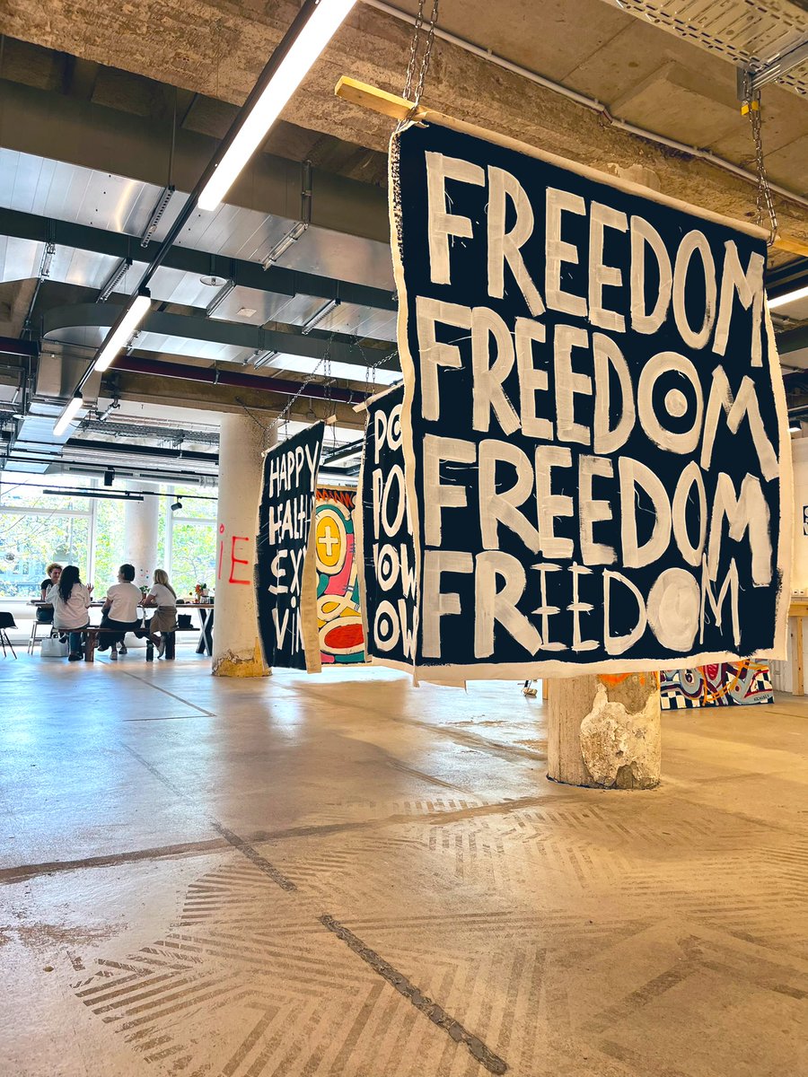 ☀️
Feeling #blessed to have an environment where I feel safe to express myself🙏🏽

What does #freedom mean to you?

#art by <a href="/vera_kochubey/">VERA KOCHUBEY</a> 🏳️‍🌈

#nftcommunity 
#diversity