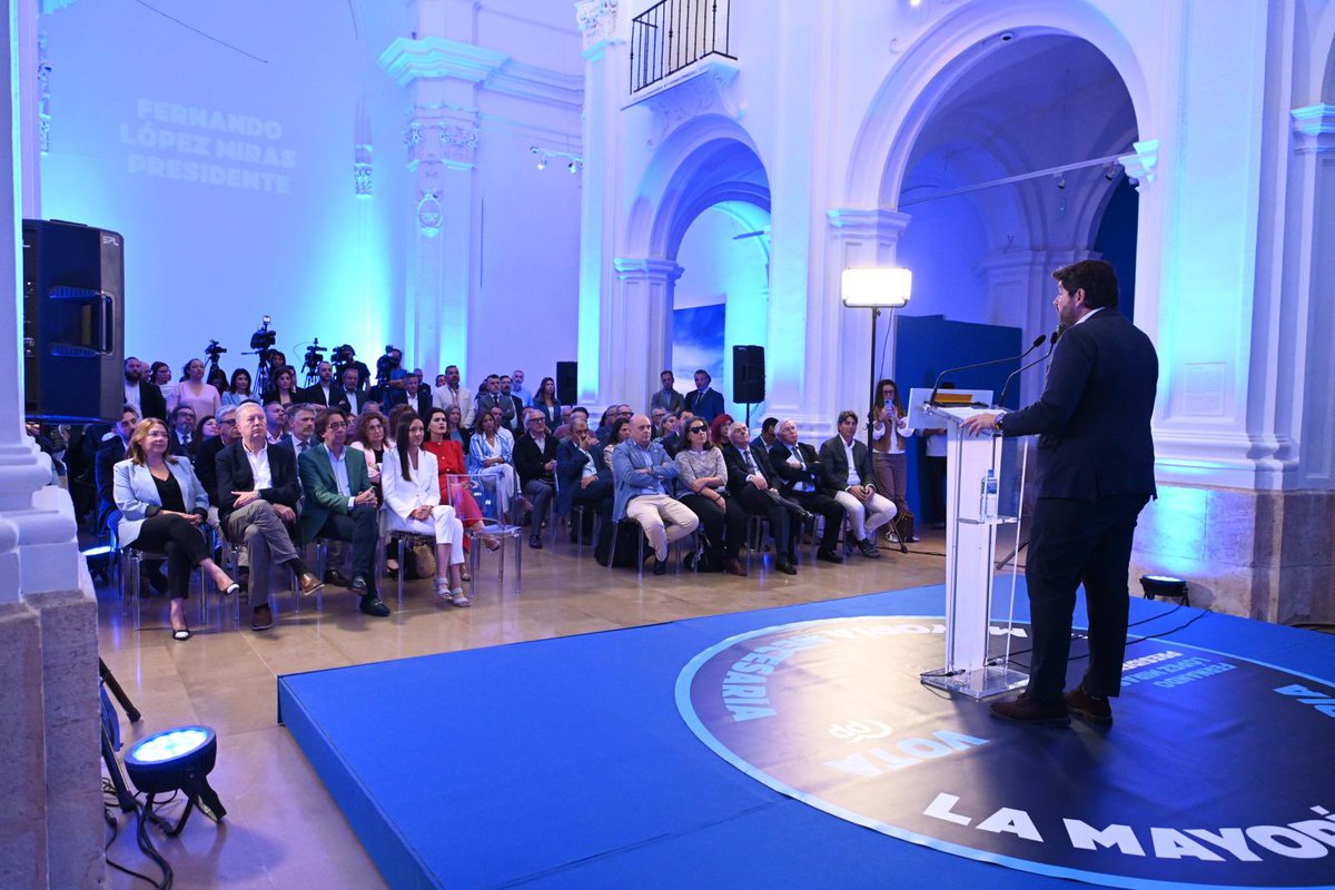 LopezMirasF's tweet photo. Presentamos 500 propuestas para conseguir #LaMayoríaNecesaria que nos haga crecer y avanzar juntos en la #RegióndeMurcia. 

El @PPRMurcia es garantía para seguir haciendo #MásyMejorRegión. 

Contamos con todos para hacerlo posible. https://t.co/BeDwYGz98K