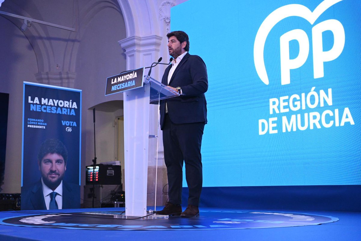 LopezMirasF's tweet photo. Presentamos 500 propuestas para conseguir #LaMayoríaNecesaria que nos haga crecer y avanzar juntos en la #RegióndeMurcia. 

El @PPRMurcia es garantía para seguir haciendo #MásyMejorRegión. 

Contamos con todos para hacerlo posible. https://t.co/BeDwYGz98K