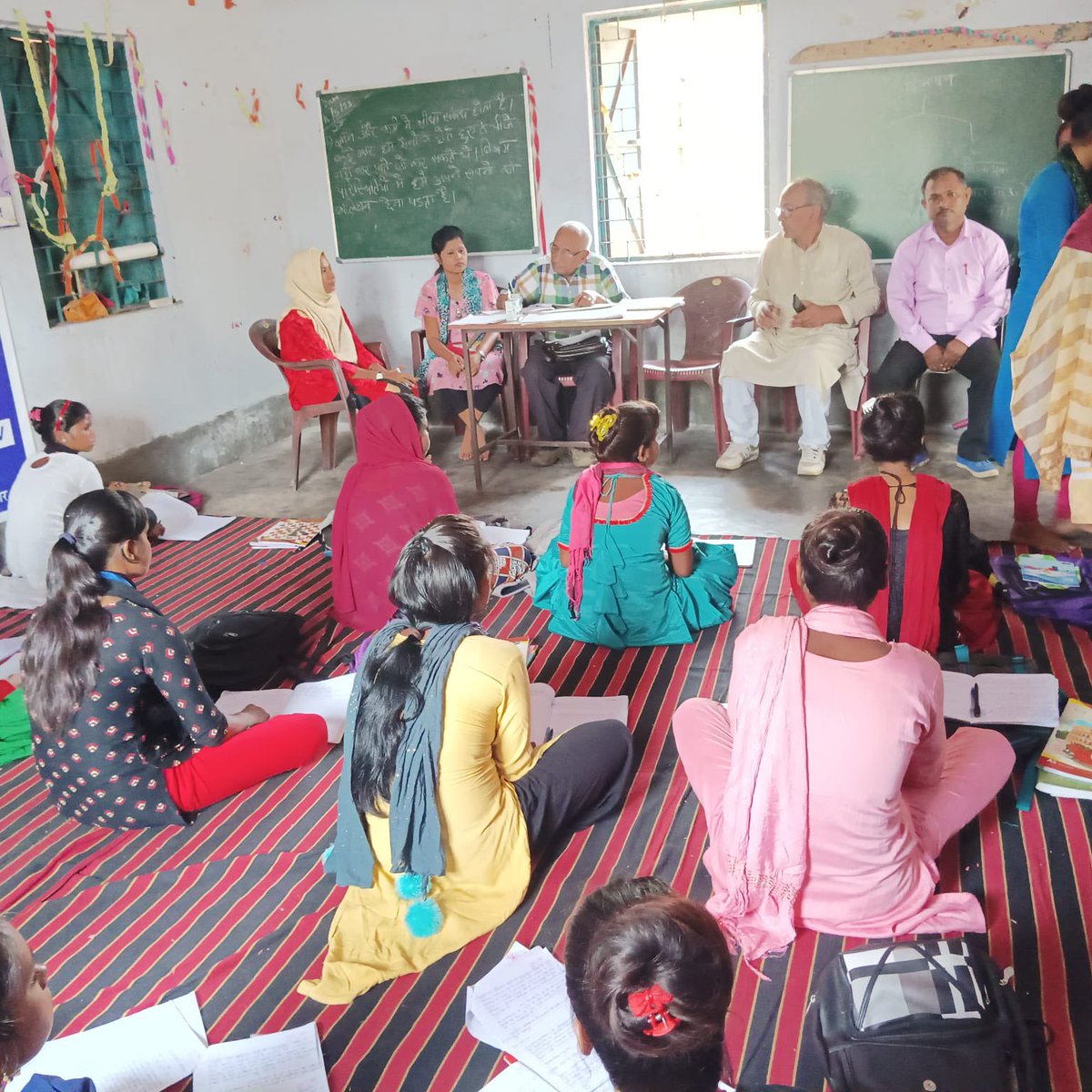 Tejaswini_Jh's tweet photo. Study material distribution by NIOS in Dhanbad District.

#DhanbadDistrict
#nioscourse #nonformaleducation #empowermentthrougheducation #AGYW #TejaswiniJharkhand https://t.co/yofz9NV1Xs