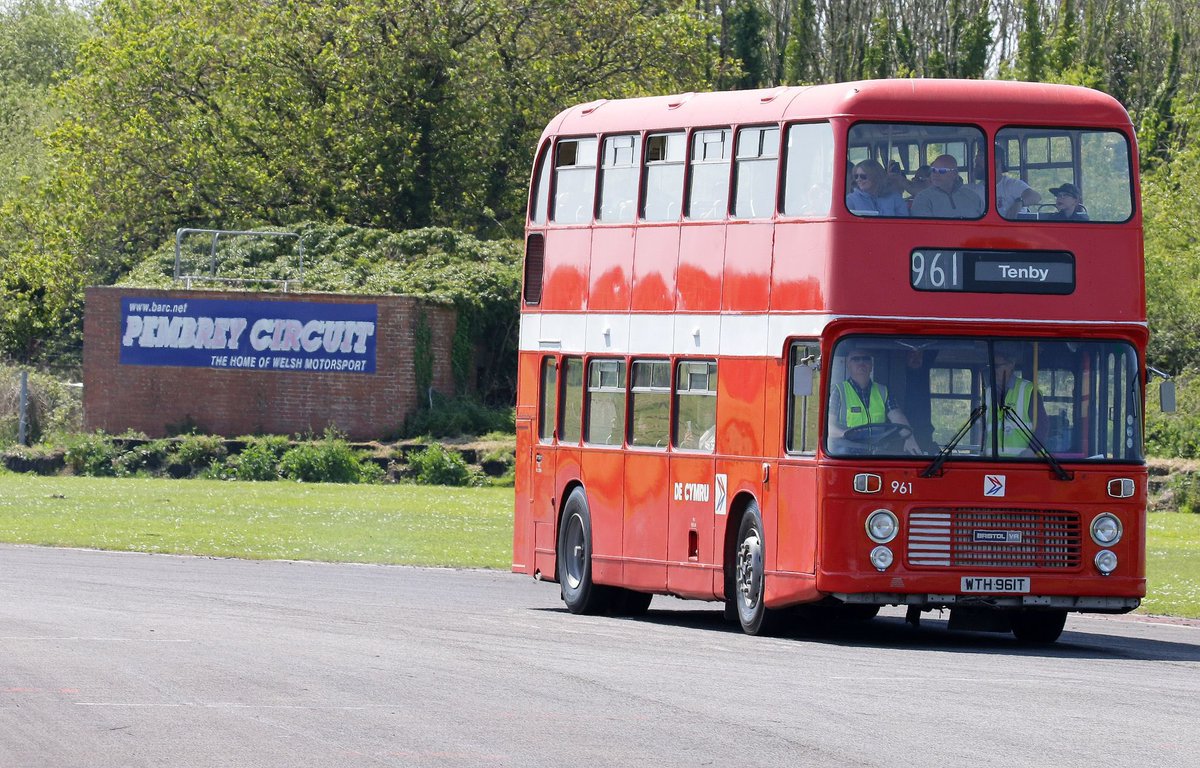 ConvoyTruckShow's tweet photo. Truck Drifting 🚚 / Show Trucks 🚛 / Circuit Bus Rides 🚎 / Freestyle Motocross Show 🏍️ / Live Music 🎤 / Exhibitors 🏪 - plus much, much more! 

There’s lots to see and do this weekend at Convoy Cymru: https://t.co/QbZ1klssDN https://t.co/wD6CQmKEgD