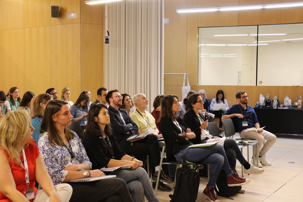 After the last two lectures of the #WorkshopBiomarkers, the 60 PhD students attending are presenting the results of their research proposals. 

🔍 An interdisciplinary committee of experts evaluates each of the 10 projects, focused on #biomarkers and neurodegenerative diseases.