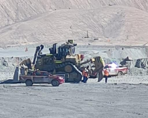 cristiantofa's tweet photo. @AntofagastaTV Averigüen un poquito más... fue un BULLDOZER o TRACTOR ORUGA
#Antofagasta https://t.co/xR7WbnCtzR