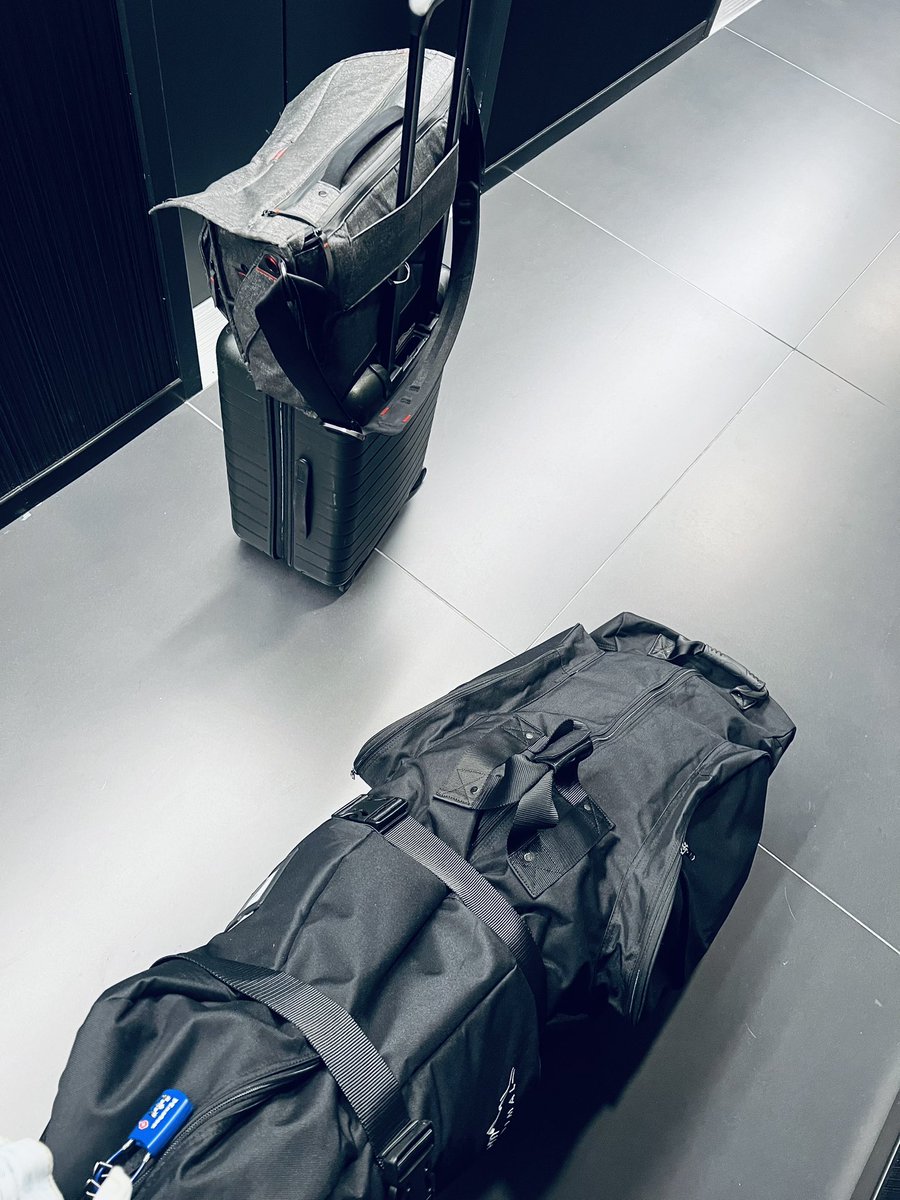 Watching your golf bag apple 🍎 tag slowly but surely approach the flight after you’ve boarded is a new type of tension.