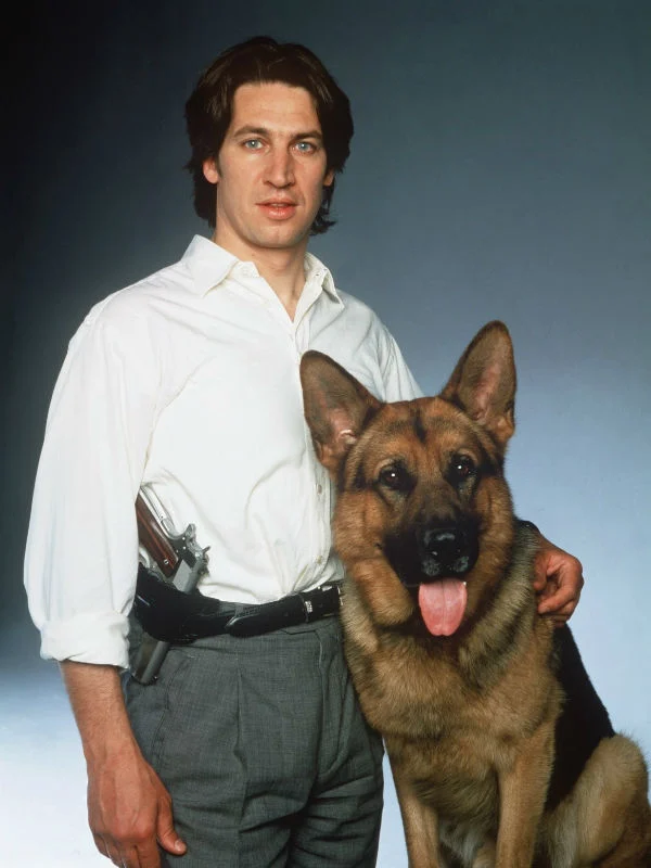 SitoCinema's tweet photo. Si sabes quién es el perro me caes bien. https://t.co/A18oWlhcQ9