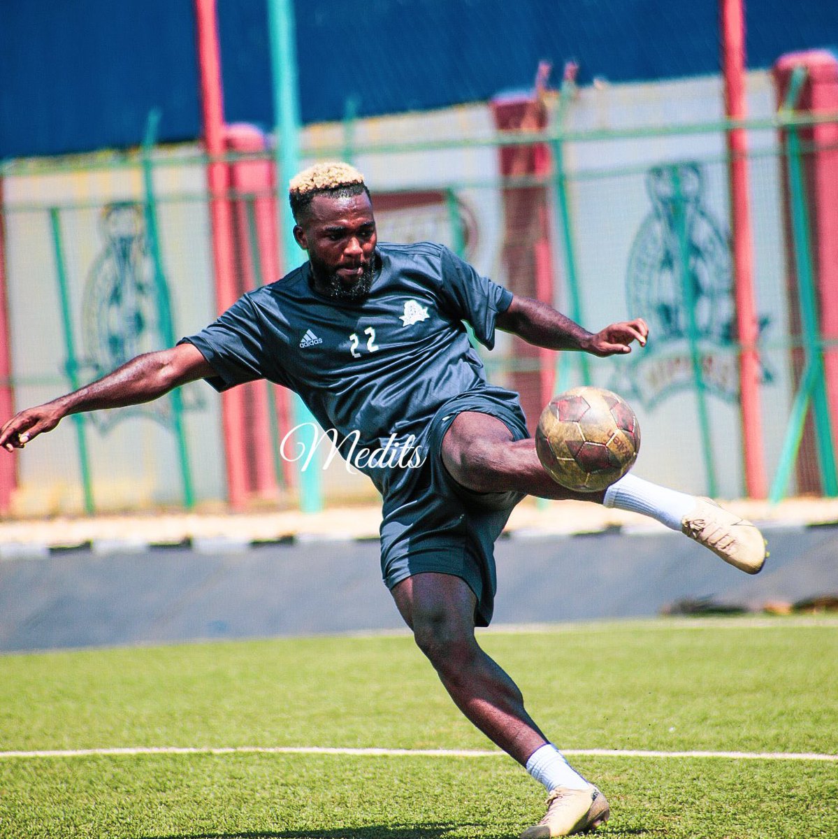 UNBOGEBLE's tweet photo. @VipersSC How is #Al22 @Lumala12Abdu is he back https://t.co/7MvAFyhwtX